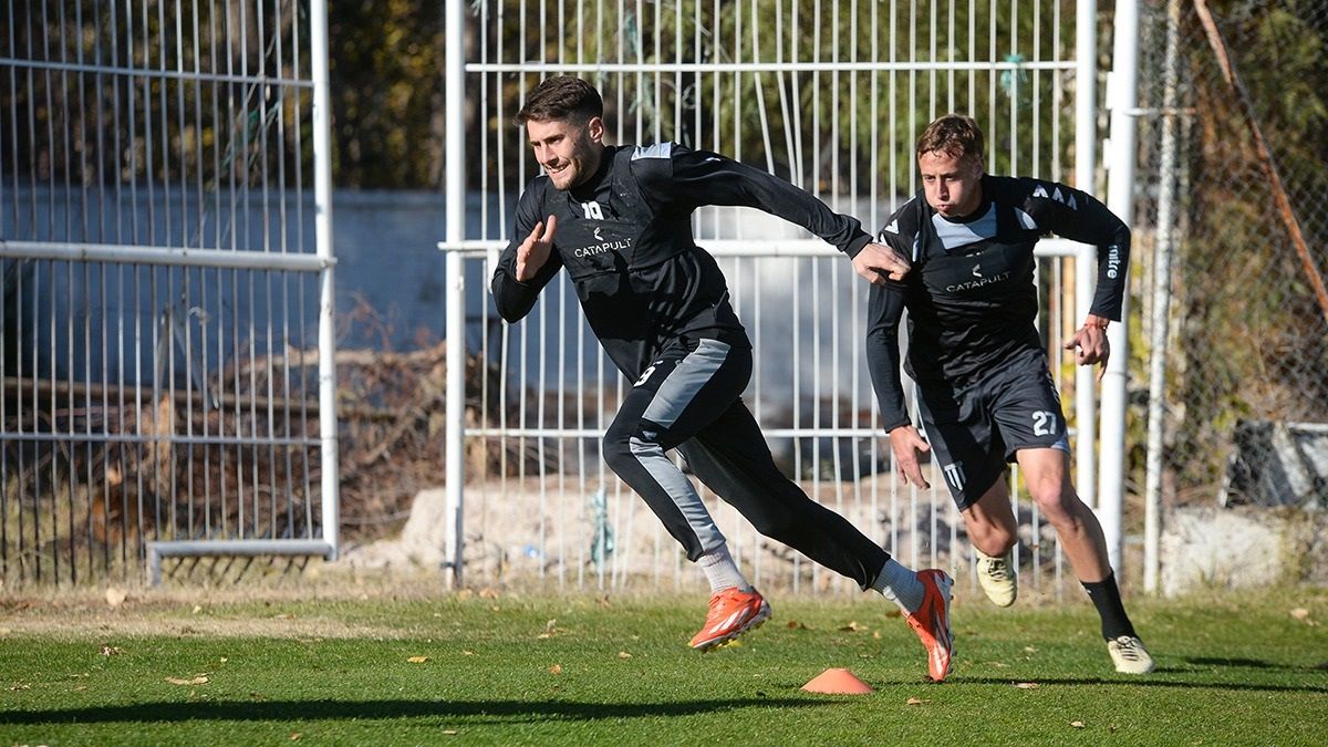 Ignacio Antonio junto a Matías Muñoz, los dos jugadores son importantes en el mediocampo.