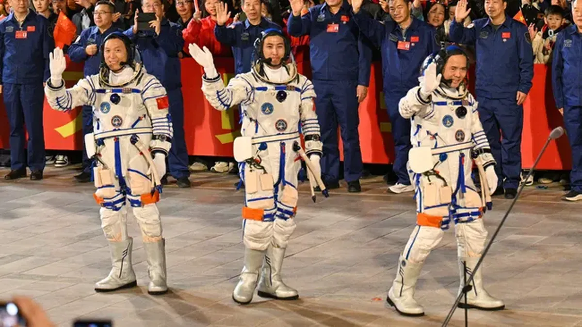 China intentará traer a sus astronautas a la Tierra. China intentará traer a sus astronautas a la Tierra.