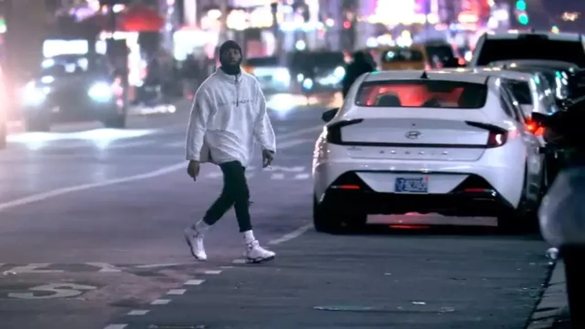 En Nueva York ya no se penalizará cruzar por el medio de la calle. En Nueva York ya no se penalizará cruzar por el medio de la calle.