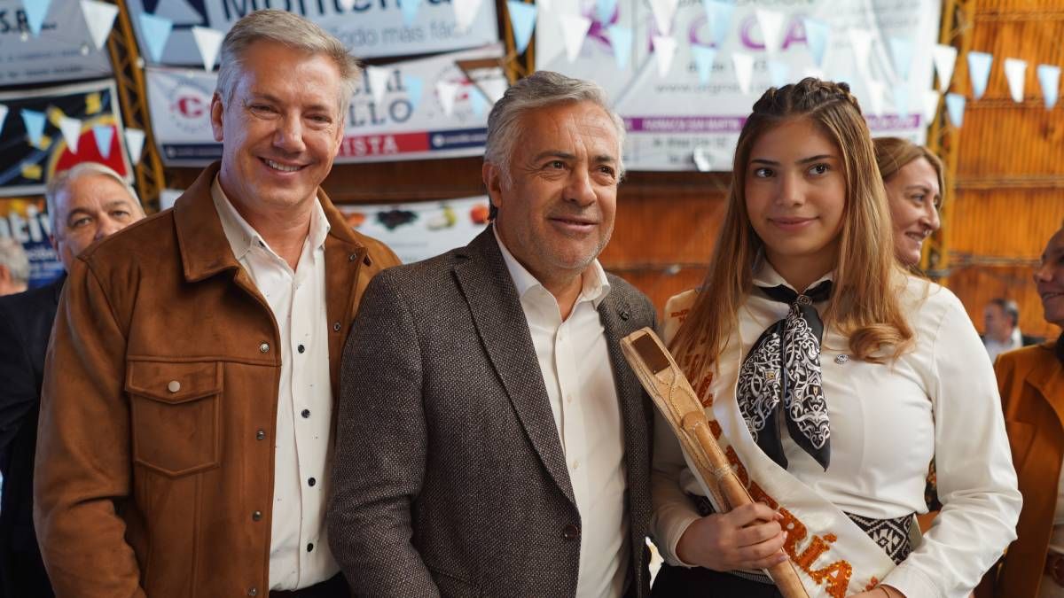 El gobernador Alfredo Cornejo puso en funcionamiento el acueducto Monte Comán - La Horqueta durante la 44º Fiesta de la Ganadería en General Alvear