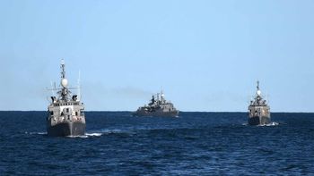 La Armada Argentina despliega barcos de guerra y aviones en un adiestramiento integrado nunca antes visto La Armada Argentina despliega barcos de guerra y aviones en un adiestramiento integrado nunca antes visto
