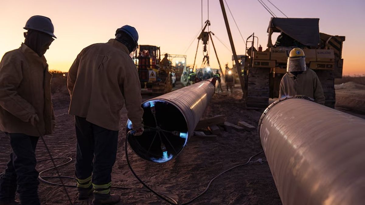 Las soldaduras en el ducto que empezaría a exportar en 2027. Las soldaduras en el ducto que empezaría a exportar en 2027.