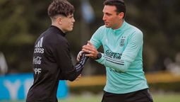 Alejandro Garnacho y el técnico de la Selección argentina, Lionel Scaloni.