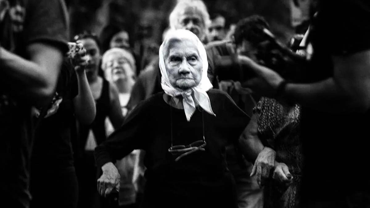 Margarita Guerrero de Barrera es madre de un desaparecido y hasta sus 93 años fue a las marchas pidiendo Justicia por su hijo. Margarita Guerrero de Barrera es madre de un desaparecido y hasta sus 93 años fue a las marchas pidiendo Justicia por su hijo.