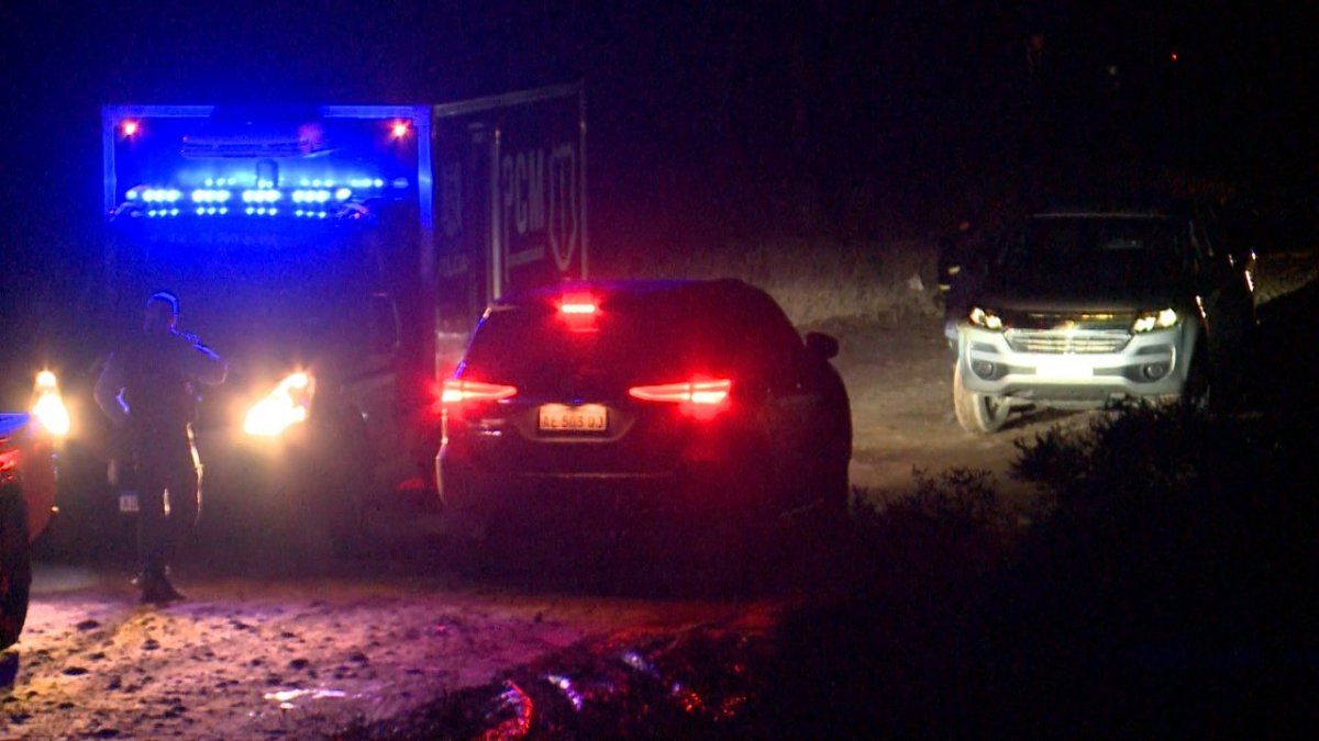 Fue en el callejón Los Pinos, de Rodeo del Medio, donde encontraron los cuerpos de dos hombres. Fue en el callejón Los Pinos, de Rodeo del Medio, donde encontraron los cuerpos de dos hombres.