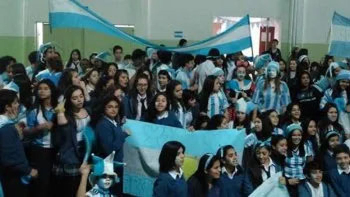 Los alumnos y alumnas de las escuelas de Mendoza podrán ver los partidos de Argentina en el Qatar 2022 durante las horas de clases.