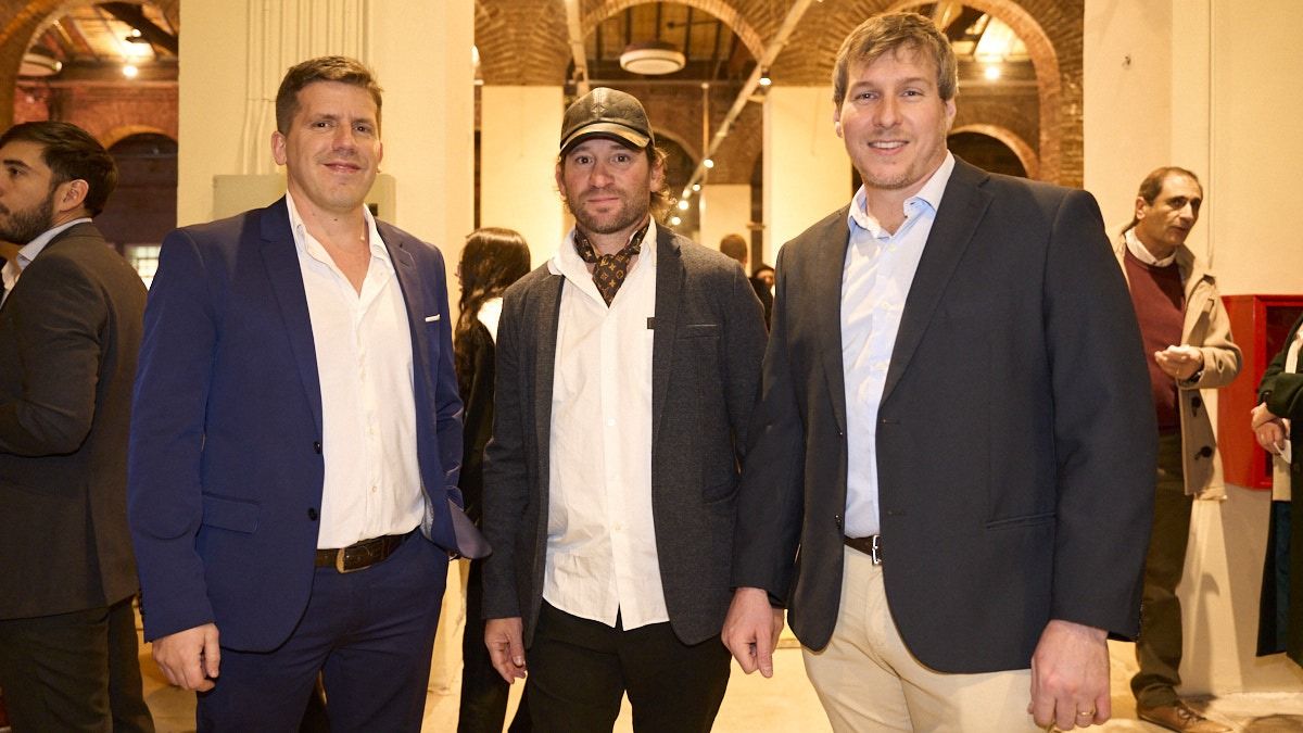 Guillermo Herrera, Alejandro Vercelli (servicio Chivas) y Nicolás Brodsky (Next). Guillermo Herrera, Alejandro Vercelli (servicio Chivas) y Nicolás Brodsky (Next).