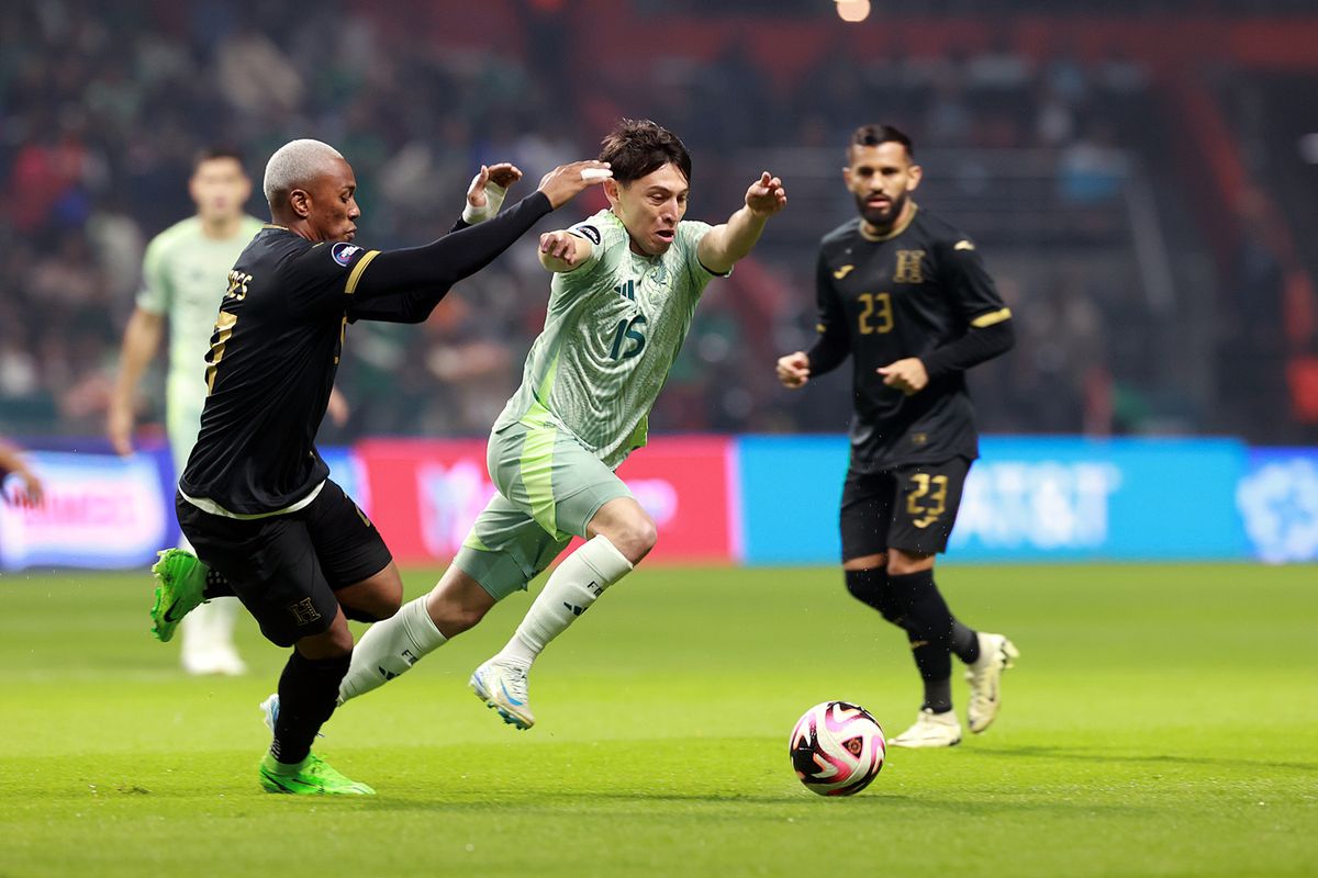 La Selección de México goleó como local y pasó de ronda. La Selección de México goleó como local y pasó de ronda.