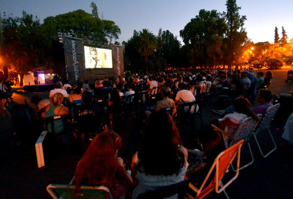 Comenzó el ciclo Noches de Cine en el parque