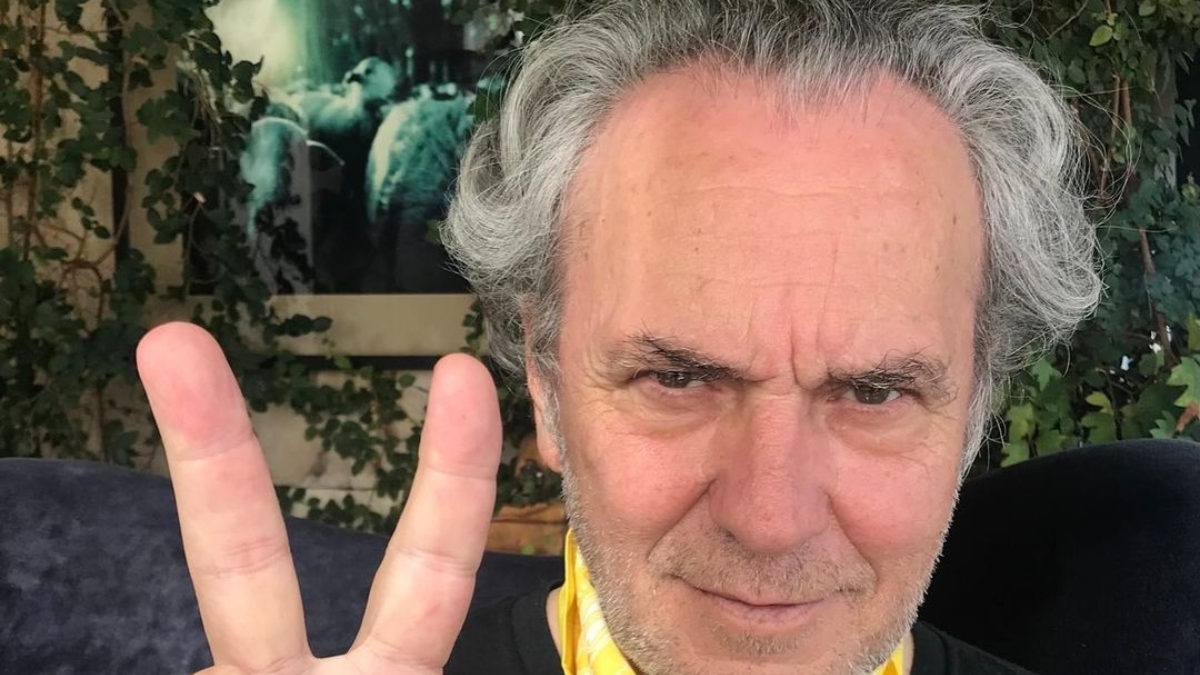 Sus primeros estudios fueron Derecho y Medicina. Sus primeros estudios fueron Derecho y Medicina.