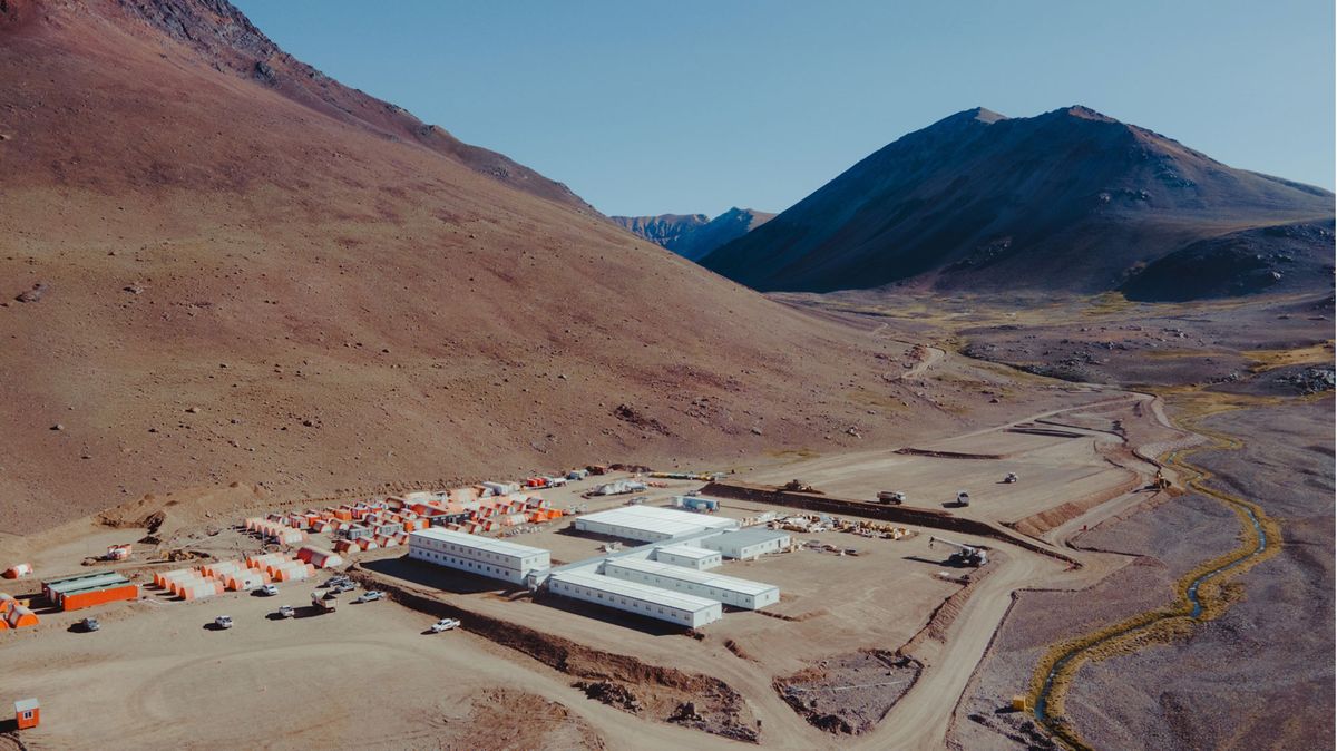 Los Azules, en Calingasta, es uno de los proyectos sanjuaninos que están en una etapa avanzada de desarrollo y que señalan la posibilidad de desarrollo de un corredor de cobre andino. Los Azules, en Calingasta, es uno de los proyectos sanjuaninos que están en una etapa avanzada de desarrollo y que señalan la posibilidad de desarrollo de un corredor de cobre andino.