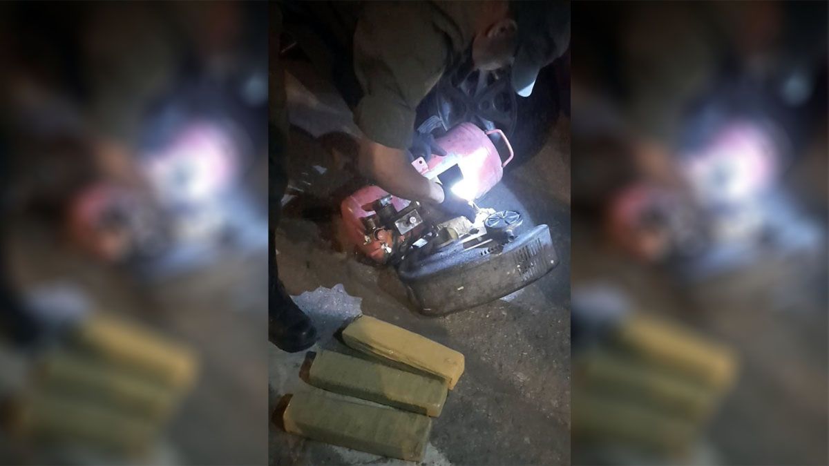 Un hombre intentó escapar de un control de Gendarmería Nacional por llevar droga oculta en su vehículo.