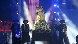 Este año la Bendición de los Frutos tuvo lugar en Lavalle. Se realizó este viernes, en el acto inaugural del calendario de la Fiesta Nacional de la Vendimia. Este año la Bendición de los Frutos tuvo lugar en Lavalle. Se realizó este viernes, en el acto inaugural del calendario de la Fiesta Nacional de la Vendimia.