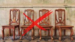 Las sillas son cosa del pasado. Las sillas son cosa del pasado.