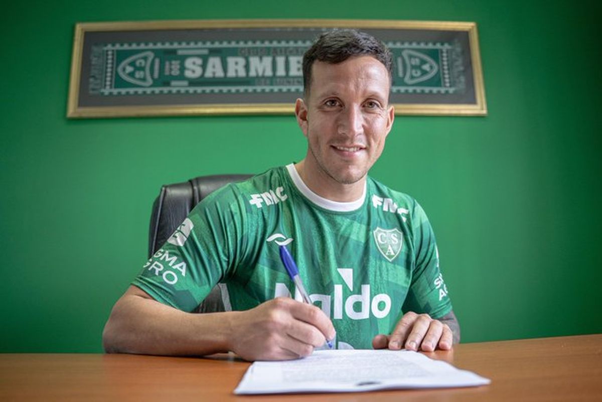 El volante Juan Andrada fue cedido a Sarmiento de Junín. El volante Juan Andrada fue cedido a Sarmiento de Junín.