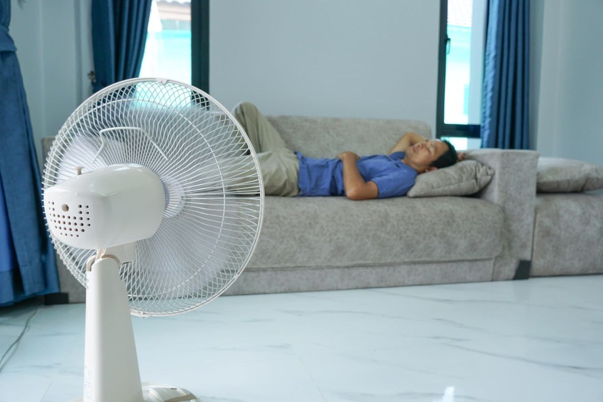 Toma Nota De Los Peligros De Dormir Con El Ventilador Encendido