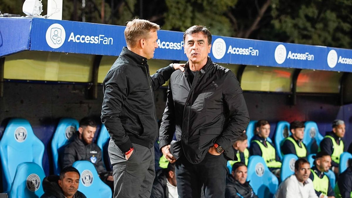 Martín Cicotello junto a Gustavo Quintero el DT de Vélez. Martín Cicotello junto a Gustavo Quintero el DT de Vélez.