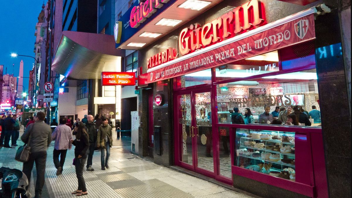 Pizzería Guerrín fue fundada en 1932 por dos inmigrantes genoveses en la avenida Corrientes y nunca tuvo sucursales Pizzería Guerrín fue fundada en 1932 por dos inmigrantes genoveses en la avenida Corrientes y nunca tuvo sucursales