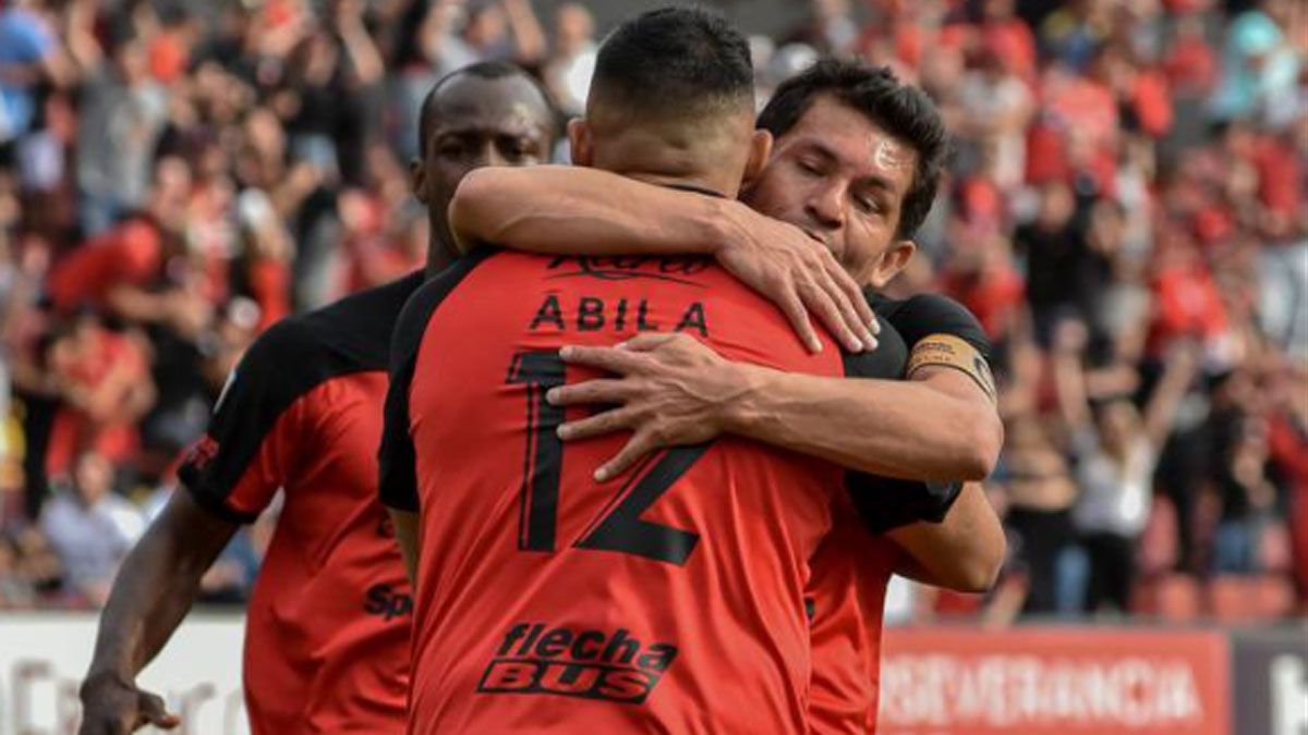 Colón le ganó a Patronato y lo dejó con un pie fuera de la Liga Profesional