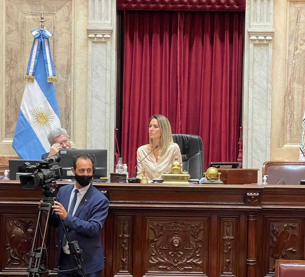 Carolina Losada presidió el Senado nacional por ser tercera en la línea de sucesión.