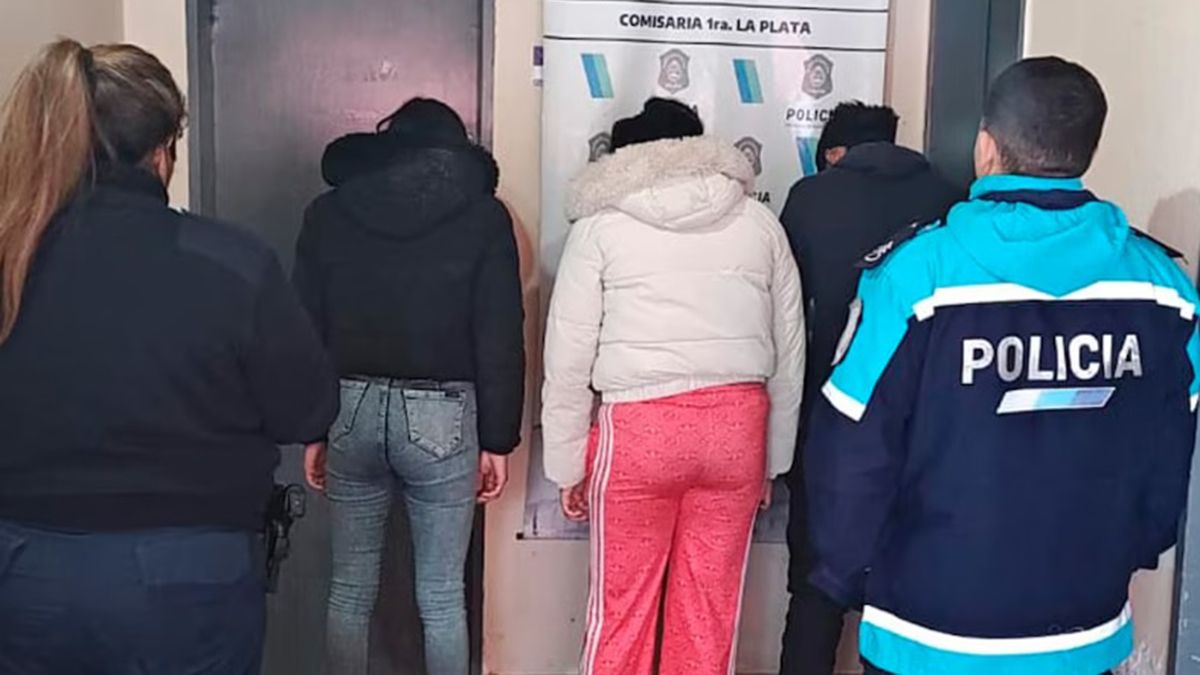 Una pelea vecinal terminó con un hombre disparando con una escopeta, tres menores heridos, una mujer apuñalada y varios detenidos Una pelea vecinal terminó con un hombre disparando con una escopeta, tres menores heridos, una mujer apuñalada y varios detenidos