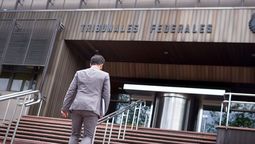 El caso de lavado de activos fue juzgado en Mendoza y la sentencia fue revocada en Buenos Aires por un tribunal superior. El caso de lavado de activos fue juzgado en Mendoza y la sentencia fue revocada en Buenos Aires por un tribunal superior.
