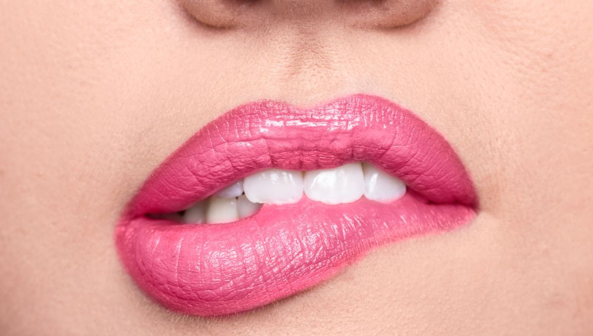 Los labios delineados generan la sensación de una boca más voluminosa. 