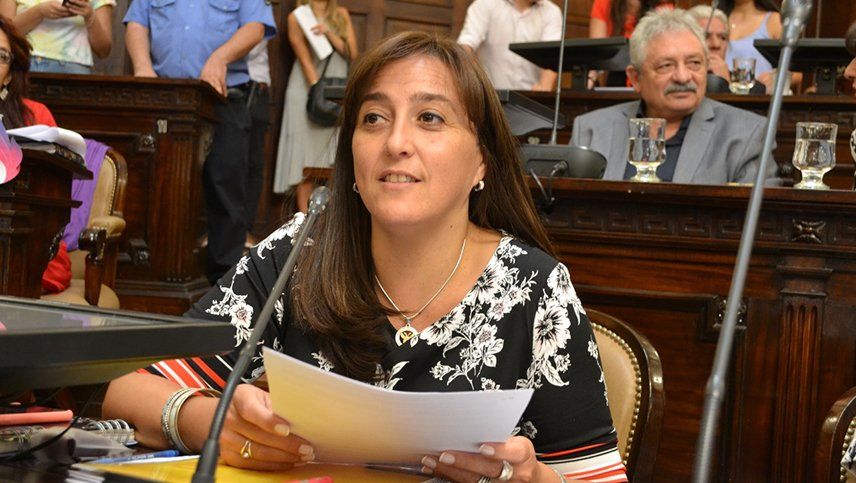 Laura Soto.