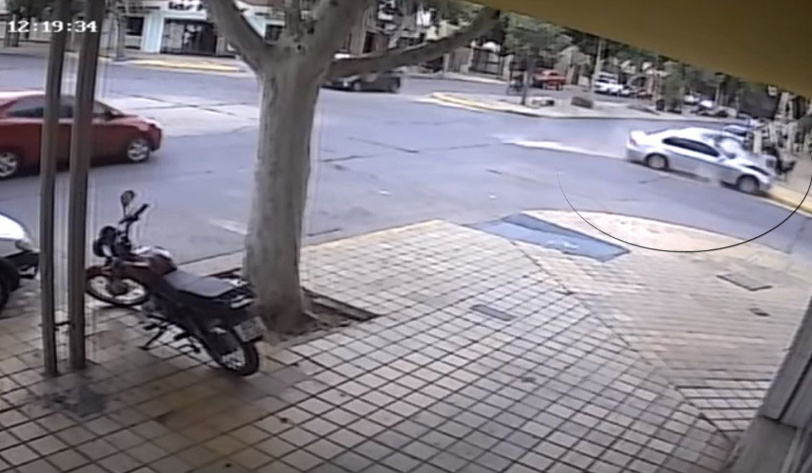 Video: un nene en cochecito fue atropellado en San Juan: es el sobrino del jugador de Boca Emmanuel Mas&nbsp;