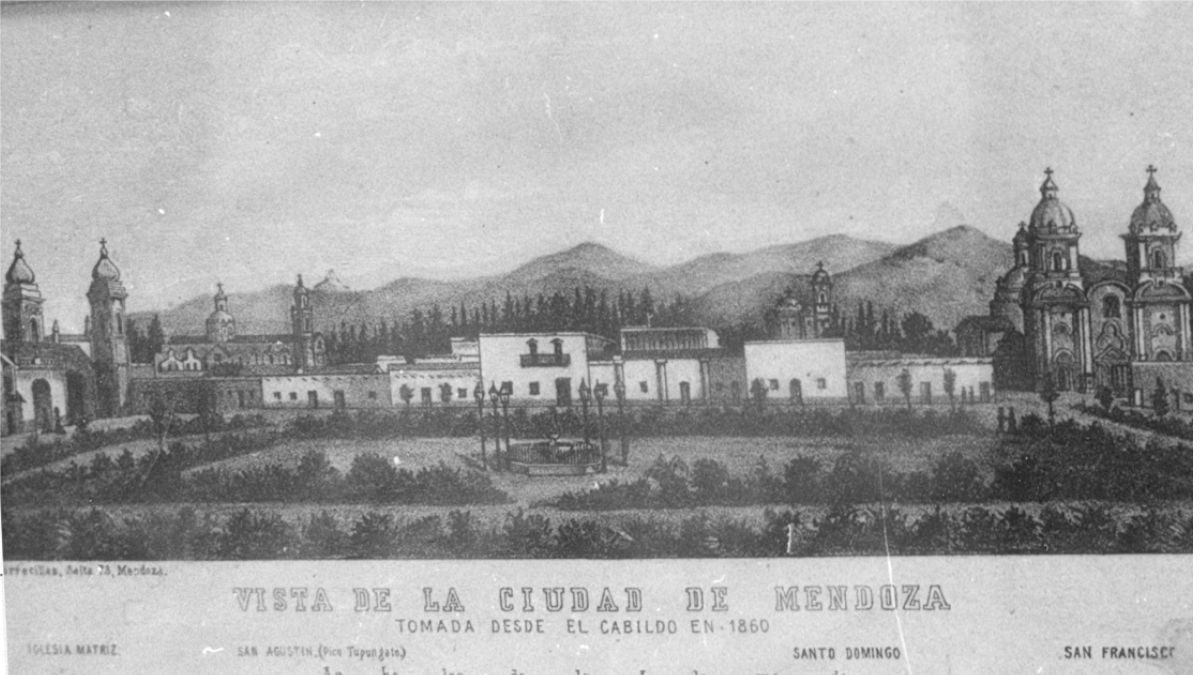 Vista de la antigua Ciudad de Mendoza, en 1860, un año antes del terremoto. En el costado derecho de la ilustración, está plasmado el dibujo de lo que fue la Iglesia de San Francisco, de las que hoy se conservan sus ruinas. En el costado izquierdo, se observa la Iglesia Matriz. El diseño es similar al de San Francisco, solo que de menores dimensiones. Más atrás, el Cabildo. Vista de la antigua Ciudad de Mendoza, en 1860, un año antes del terremoto. En el costado derecho de la ilustración, está plasmado el dibujo de lo que fue la Iglesia de San Francisco, de las que hoy se conservan sus ruinas. En el costado izquierdo, se observa la Iglesia Matriz. El diseño es similar al de San Francisco, solo que de menores dimensiones. Más atrás, el Cabildo.