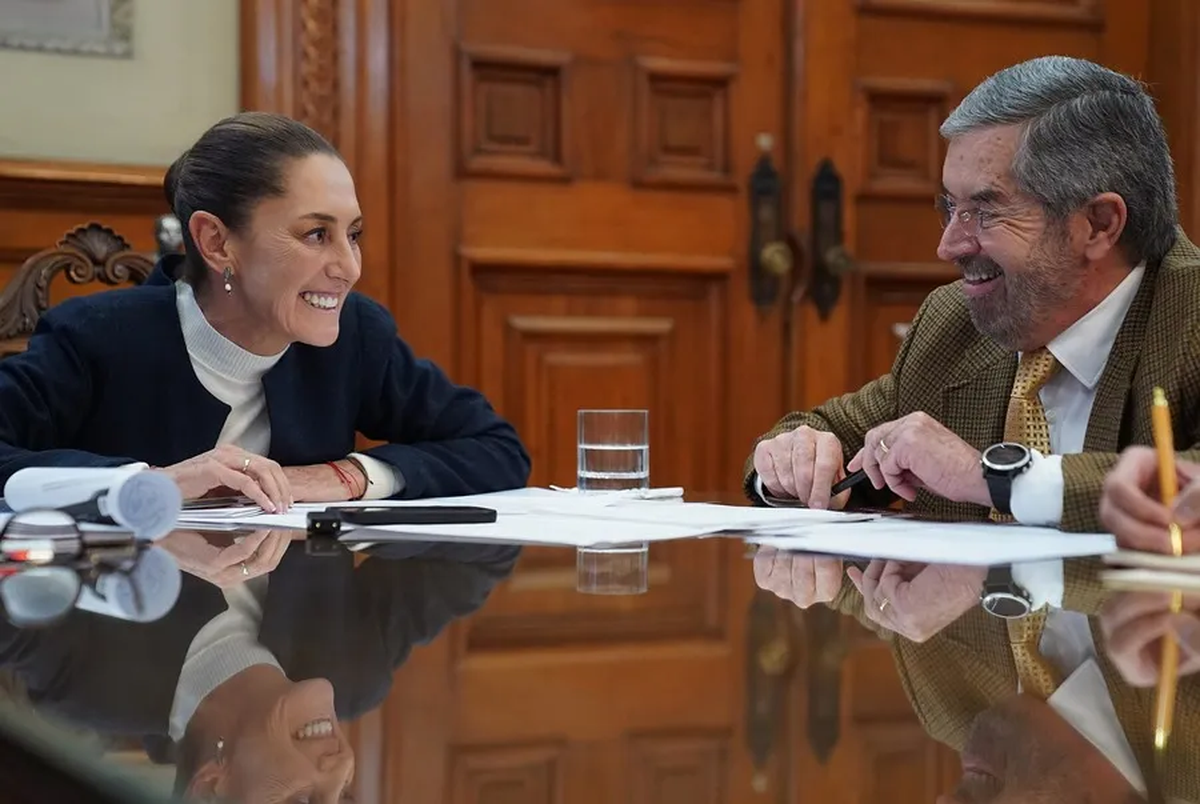 La presidenta de México Claudia Sheinbaum y el canciller Juan Ramón de la Fuente, durante una conversación con el presidente electo de Estados Unidos, Donald Trump. Crédito: EFE/ Presidencia de México. La presidenta de México Claudia Sheinbaum y el canciller Juan Ramón de la Fuente, durante una conversación con el presidente electo de Estados Unidos, Donald Trump. Crédito: EFE/ Presidencia de México.
