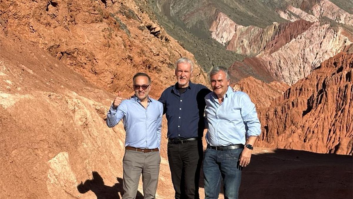 Alejandro Spinello, James Cameron y Gerardo Morales en un hermoso paisaje jujeño.