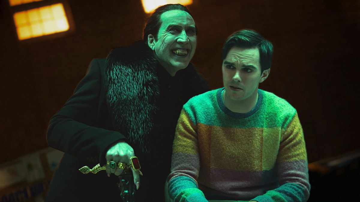 Nicolas Cage y Nicholas Hoult protagonizan en Netflix la película Renfield: Asistente de vampiro. Nicolas Cage y Nicholas Hoult protagonizan en Netflix la película Renfield: Asistente de vampiro.