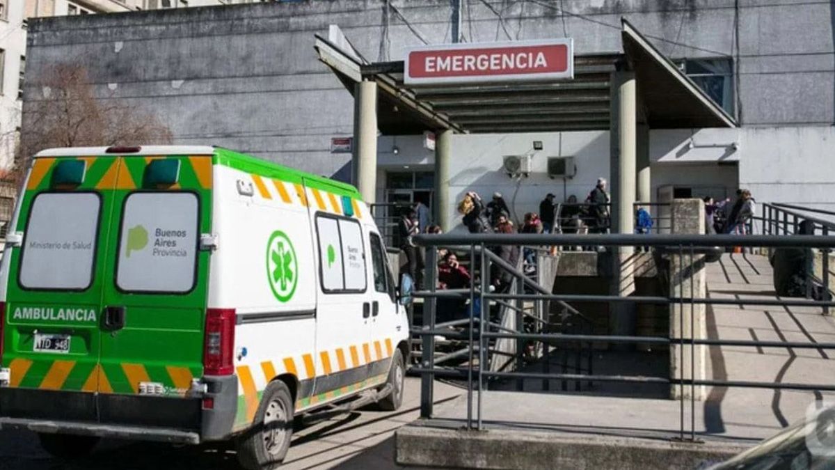 El hombre que fue sorprendido por dos delincuentes y apuñalado para robarle su auto, se encuentra internado en el hospital interzonal de Mar del Plata, en delicado estado
