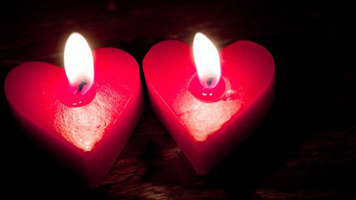 Velas rojas para el ritual del amor. Velas rojas para el ritual del amor.