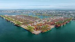 Lanzan 227 bloques de hormigón al mar para la construcción del puerto automatizado más grande del mundo Lanzan 227 bloques de hormigón al mar para la construcción del puerto automatizado más grande del mundo
