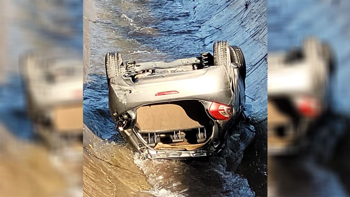 Policía Científica trabajó en el auto para determinar la mecánica del accidente que terminó con la vida de Lautaro Spina el domingo 2 de abril.