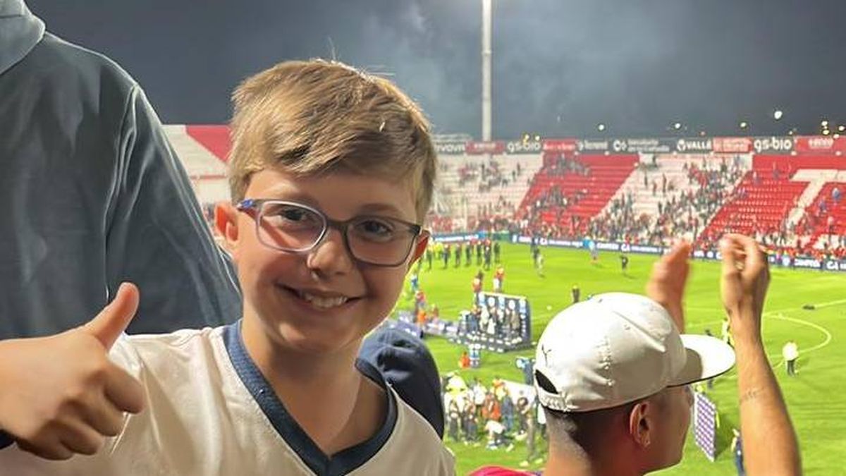 Pedro tiene 9 años y ya sabe lo que es la victoria del club de sus amores. Pedro tiene 9 años y ya sabe lo que es la victoria del club de sus amores.