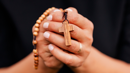 El rosario es el elemento más importante para la oración en la religión católica.
