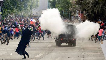 El difícil momento que vivieron nuestros enviados especiales en la protesta en Chile