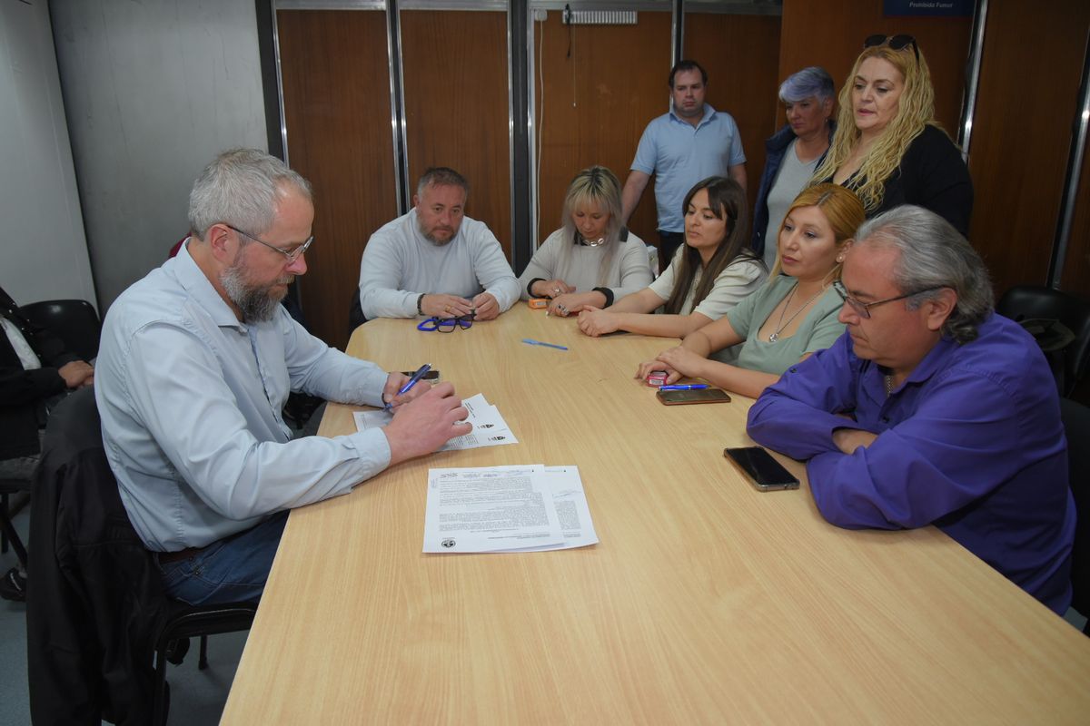 Roberto Macho estuvo en representación de los trabajadores del área de la salud afiliados a ATE. Roberto Macho estuvo en representación de los trabajadores del área de la salud afiliados a ATE.