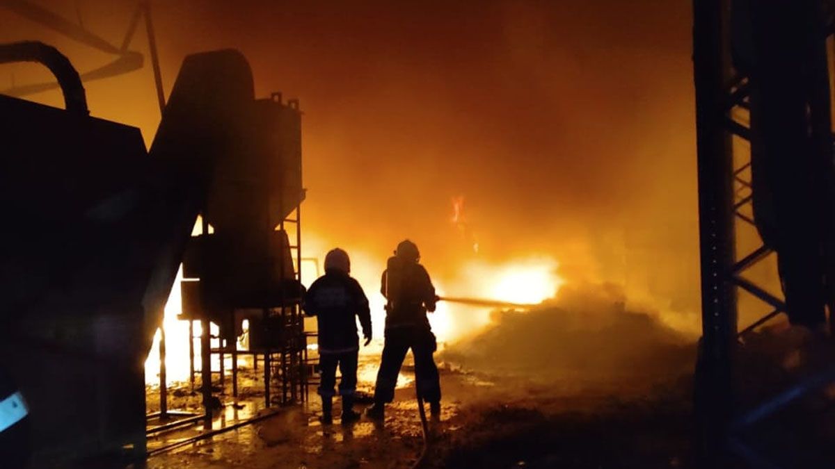 Los Bomberos contaron con el apoyo hídrico de Godoy Cruz, Luján y Capital.
