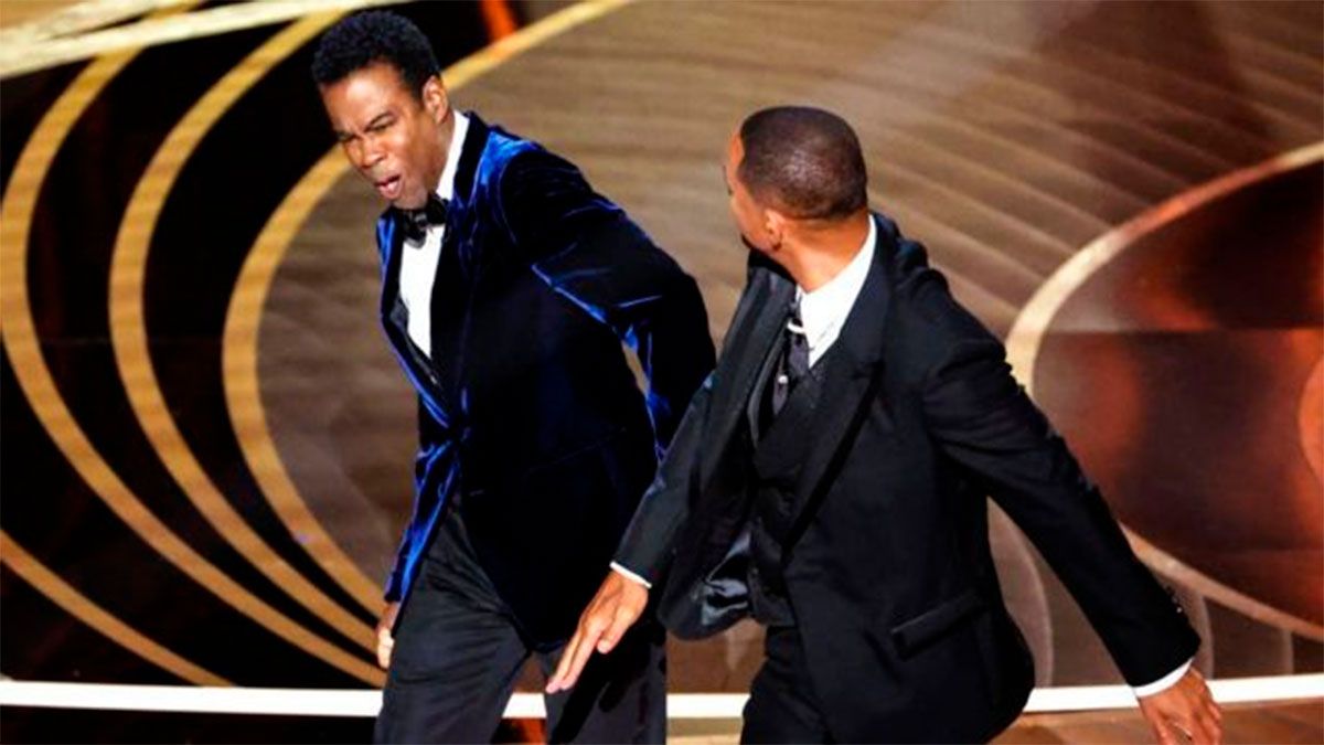 Will Smith se disculpó públicamente con el humorista Chris Rock por haberlo golpeado en los Oscar 2022.