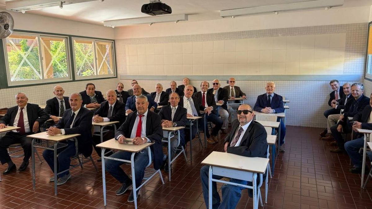 Volver al aula medio siglo después. Una jornada de emociones en el colegio de los hermanos maristas.