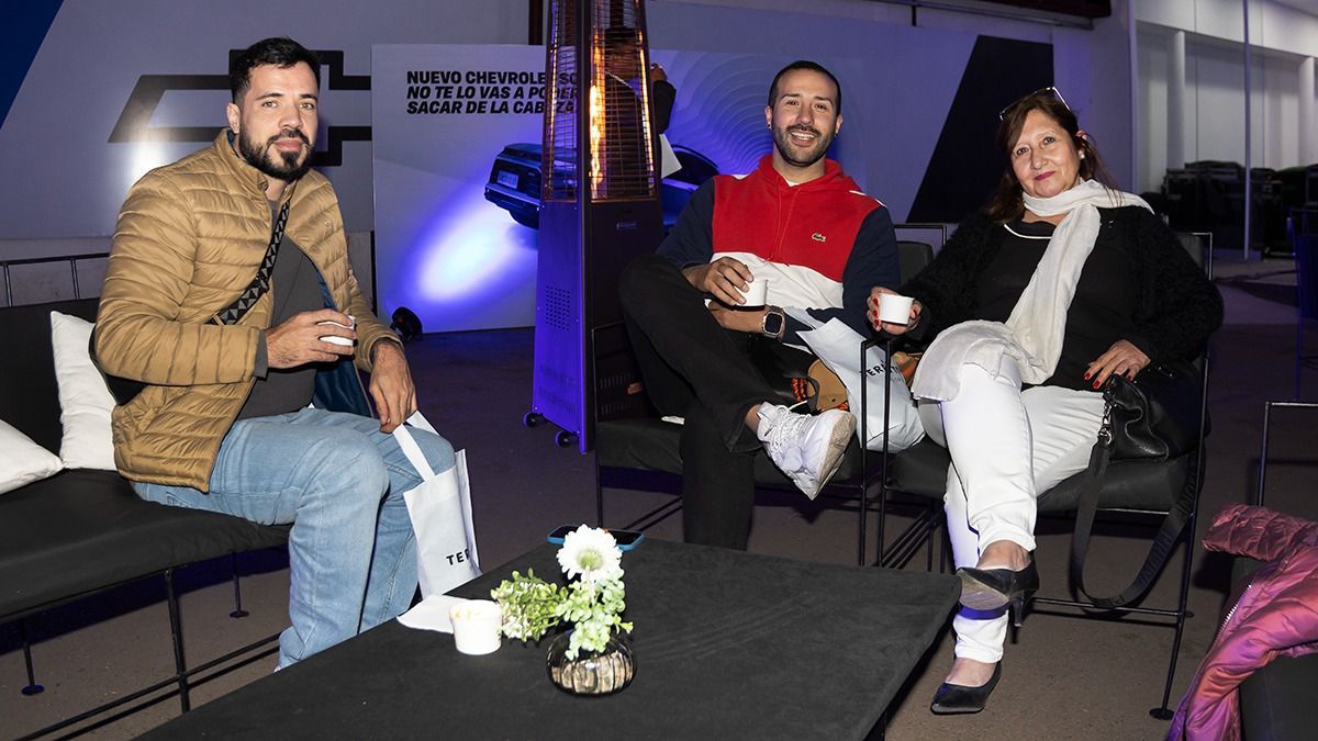 Café de por medio: Rodrigo Canuto Di Nasso, Juan Manuel Cortez y Graciela Sallanca. Café de por medio: Rodrigo Canuto Di Nasso, Juan Manuel Cortez y Graciela Sallanca.