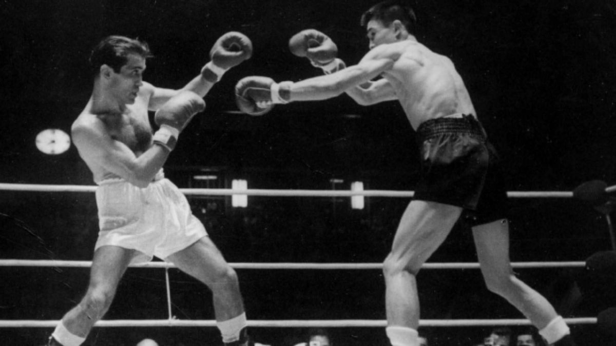 Pascual Pérez enfrentando a Yoshio Shirai. En Tokio se consagró campeón mundial el 26 de noviembre de 1954. El tupungatino fue el primer campeón mundial de boxeo de nuestro país