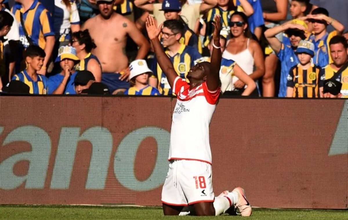 Tras el polémico trofeo recibido, Rosario Central cayó en el Gigante de Arroyito frente a Estudiantes