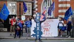 El Reino Unido abandona la Unión Europea entre protestas y celebraciones