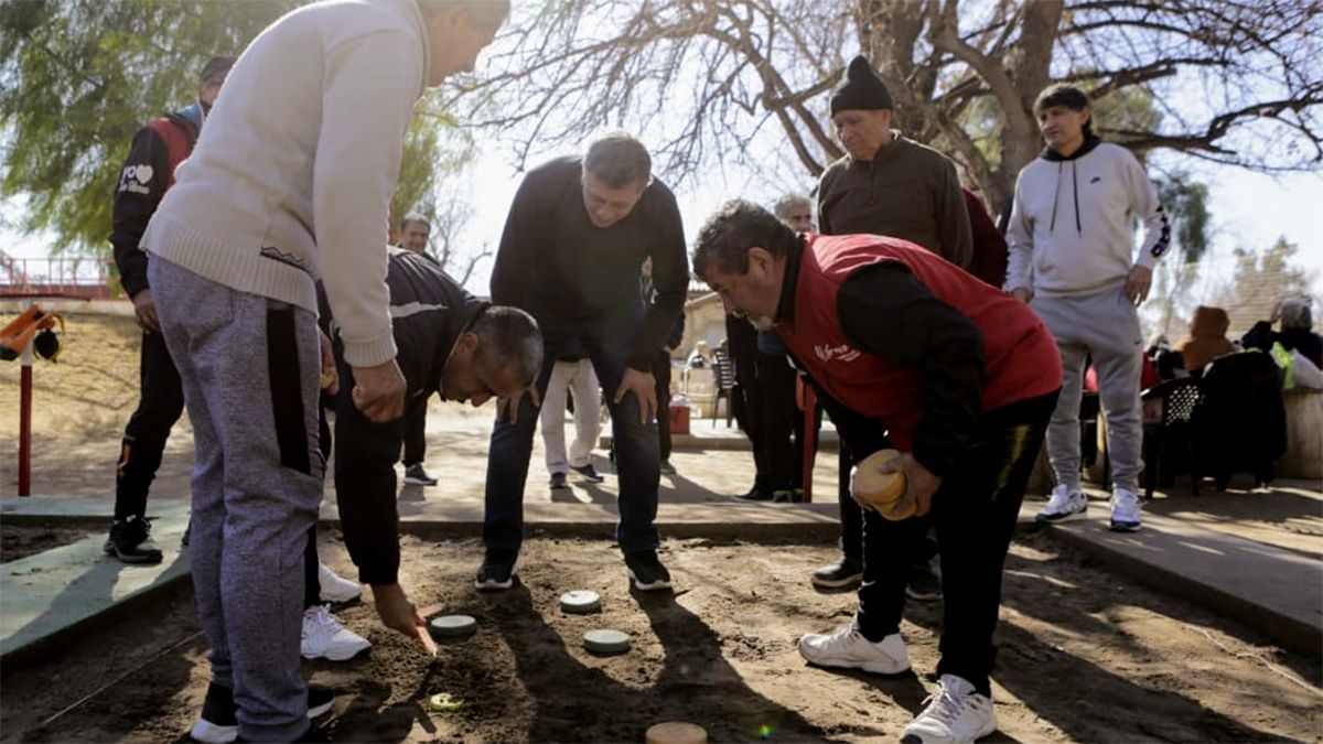 Daniel Orozco durante un partido de tejo en Las Heras.