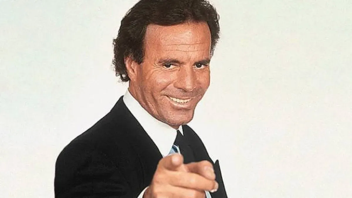Llegó julio y las redes sociales estallaron de memes sobre el cantante español Julio Iglesias.